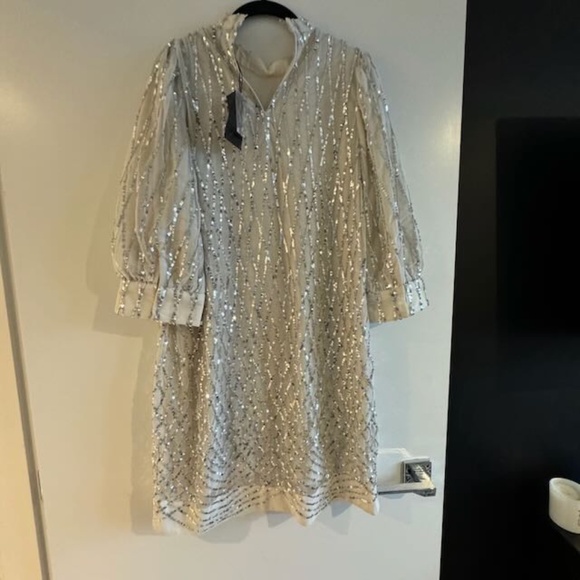 NWT Vero Moda white w/ silver mesh & sequin dress Sz Medium - Picture 4 of 4